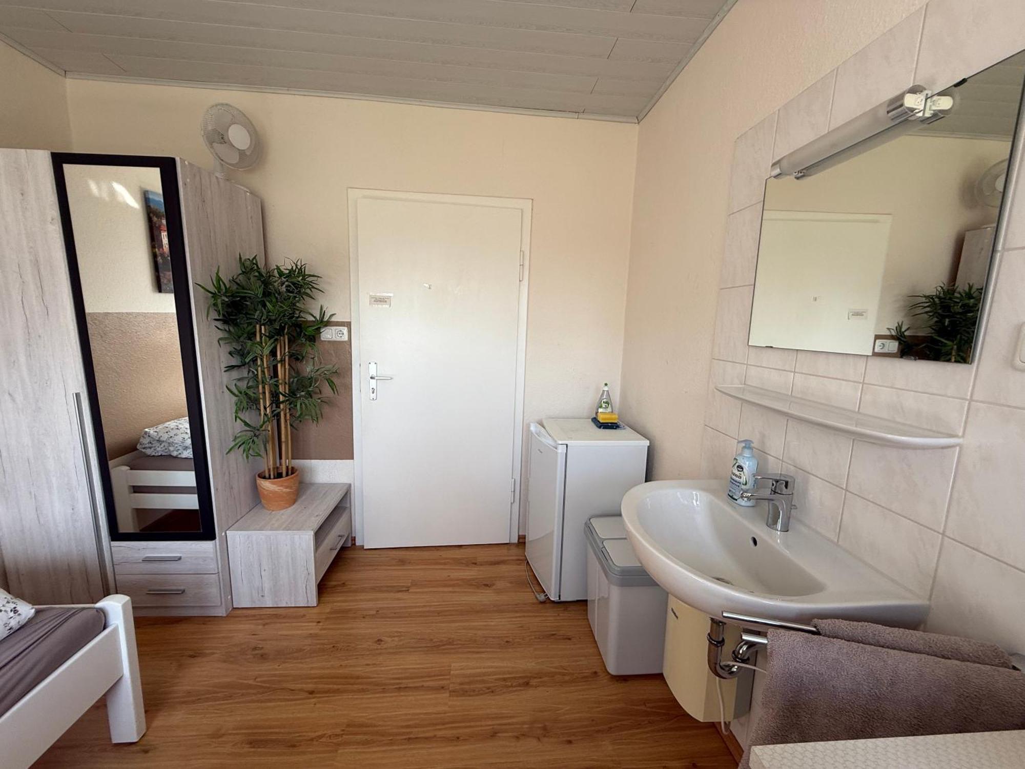 Domi'S Gaestehaus Bergheim  Eksteriør billede